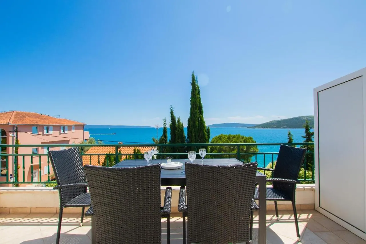 Apartments M Seget Vranjica